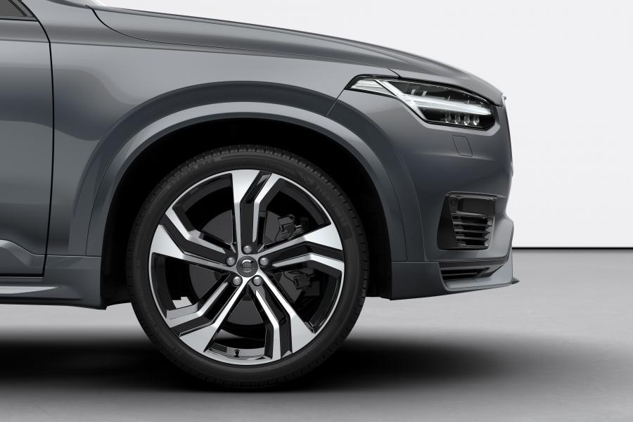Колеса Volvo XC90 T8 Twin Engine R-Design 2019 года  (WW) (фото 8 из 15)